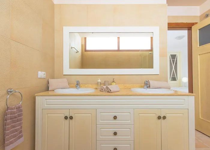 Apartament With Pool, Luxury Scape In