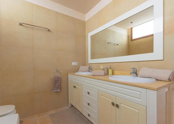 With Pool, Luxury Scape In *