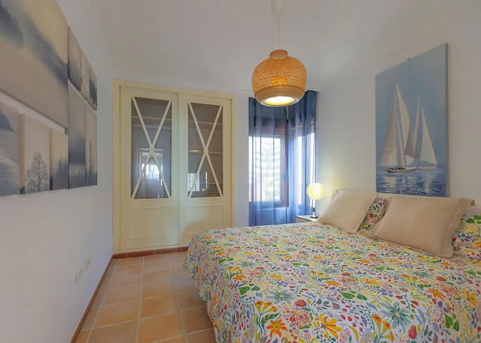 Apartamento With Pool, Luxury Scape In