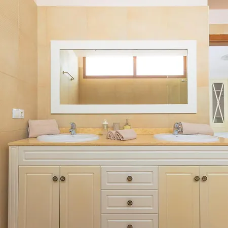 Apartman With Pool, Luxury Scape In